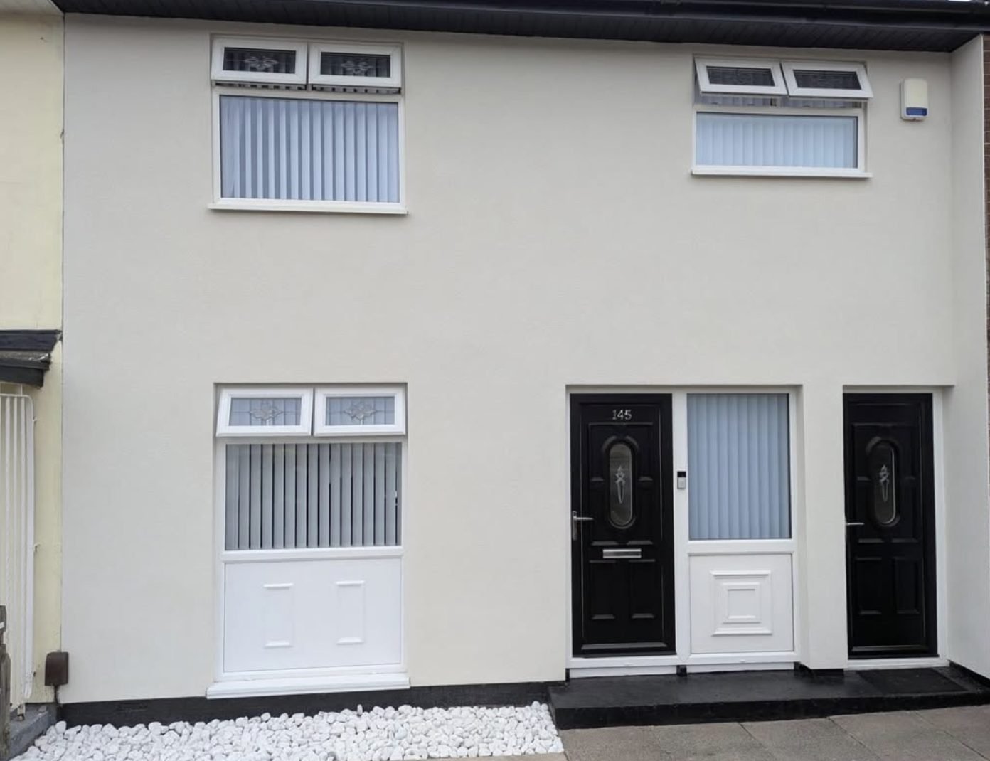 Two terraced fronts in a matching cream finish